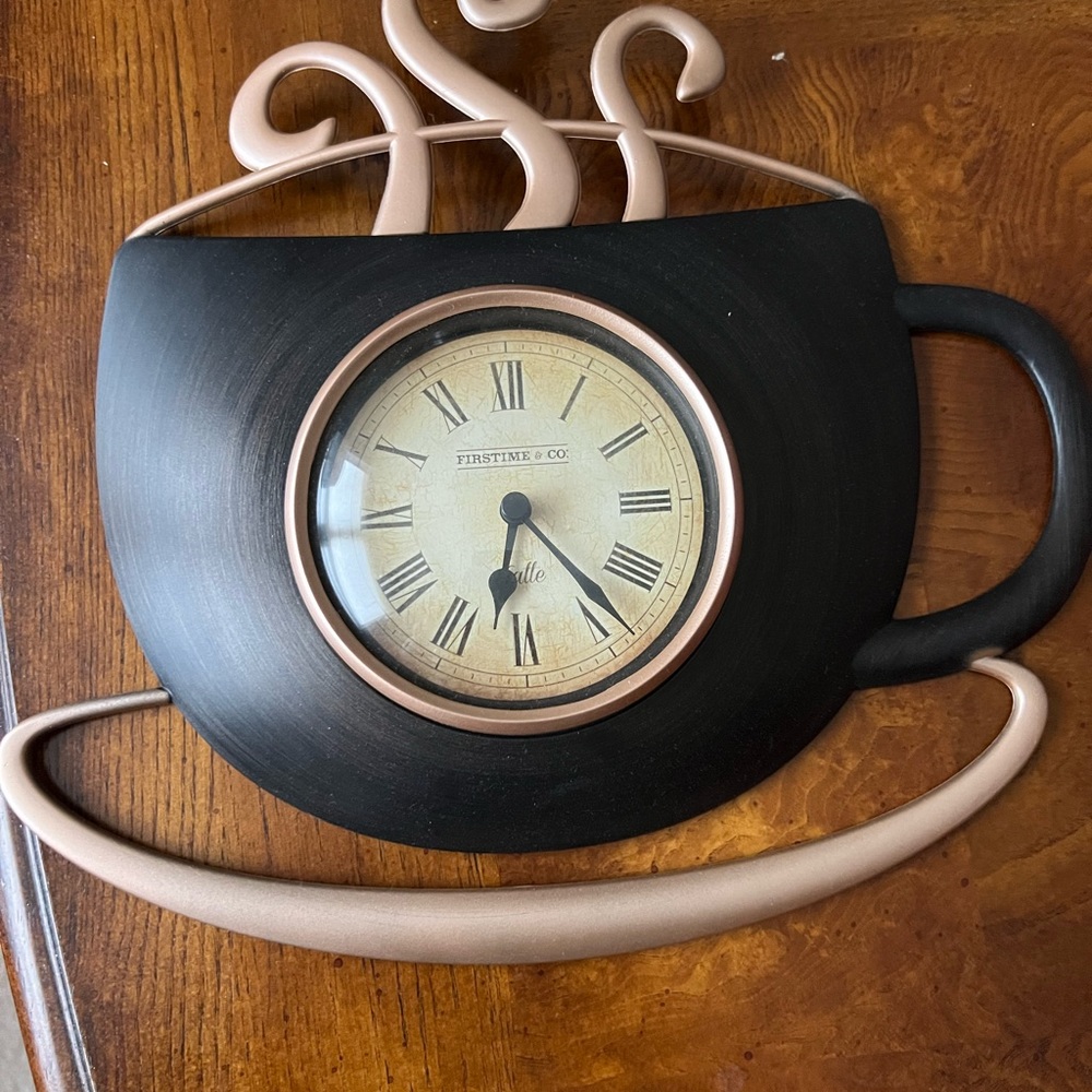 Coffee mug wall clock